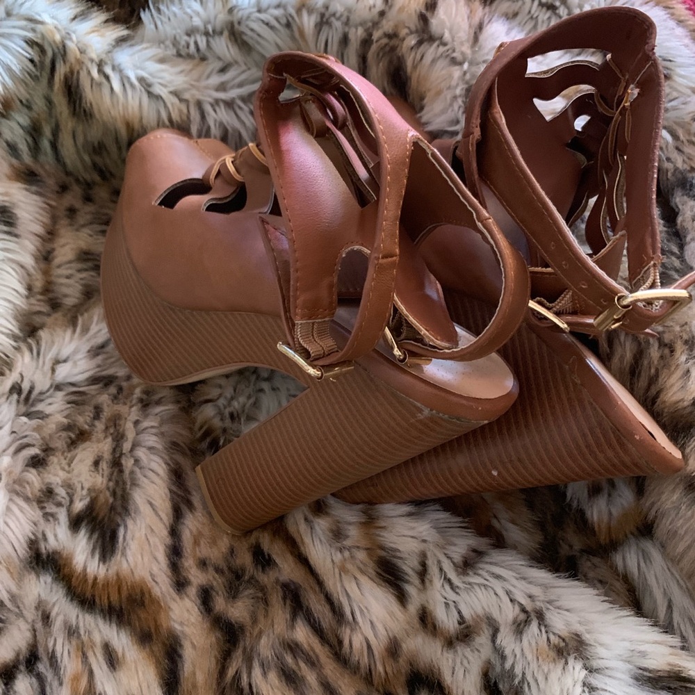 Heel - Picture 5 of 8